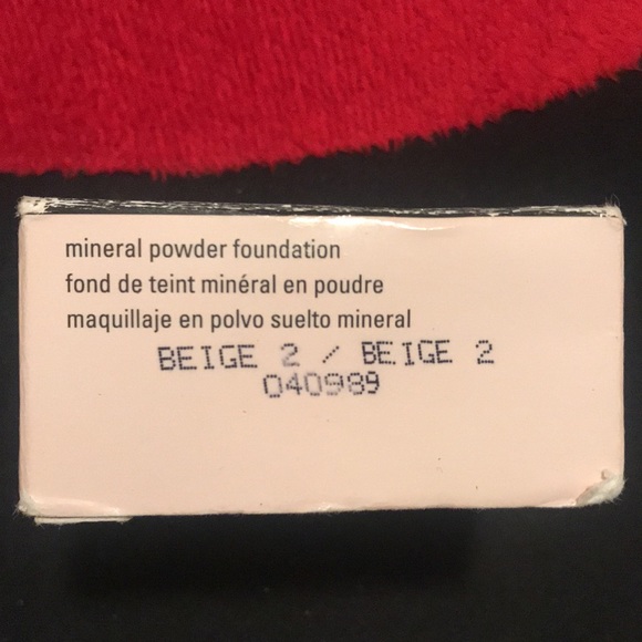 Mary Kay mineral powder foundation (Beige) - Picture 2 of 4